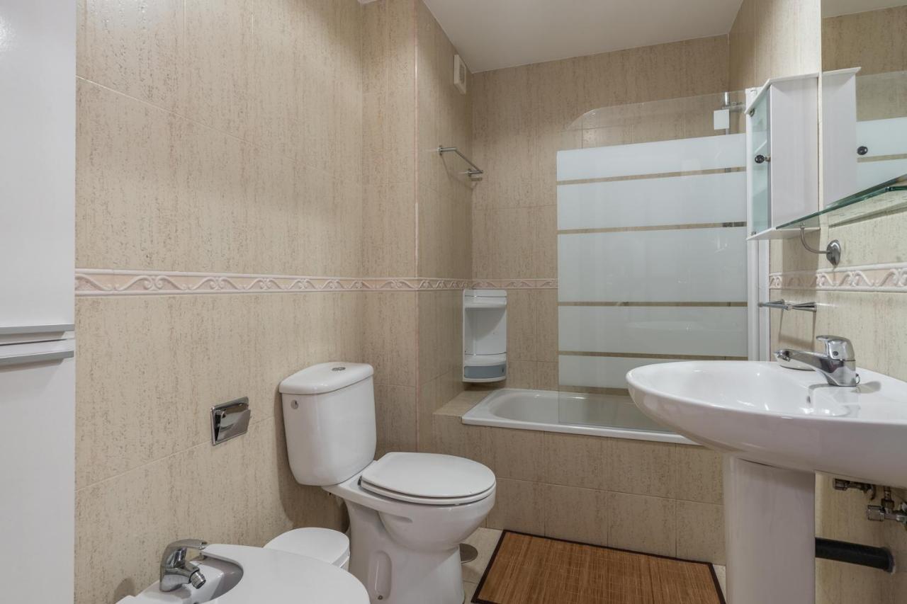 Tuguest Heroe Apartment Малага Екстер'єр фото