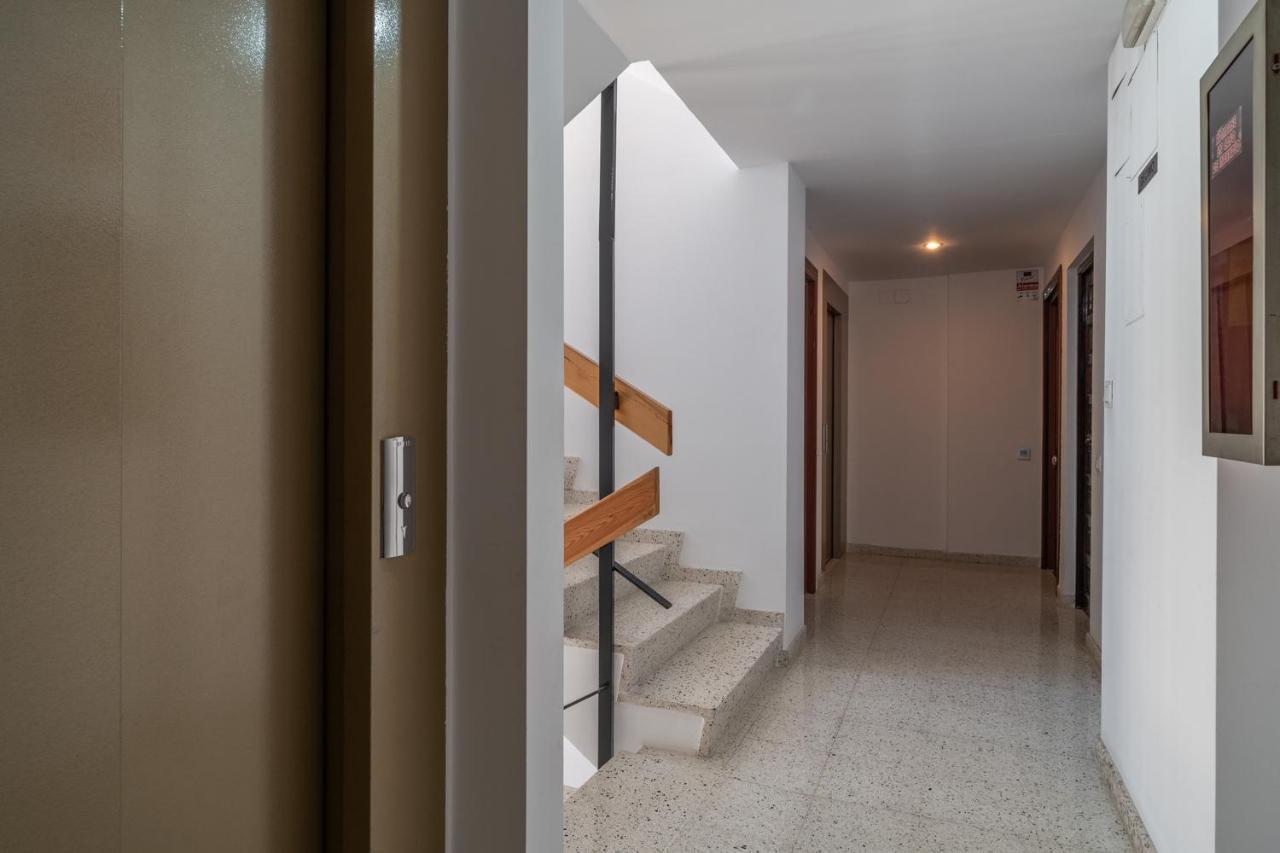 Tuguest Heroe Apartment Малага Екстер'єр фото