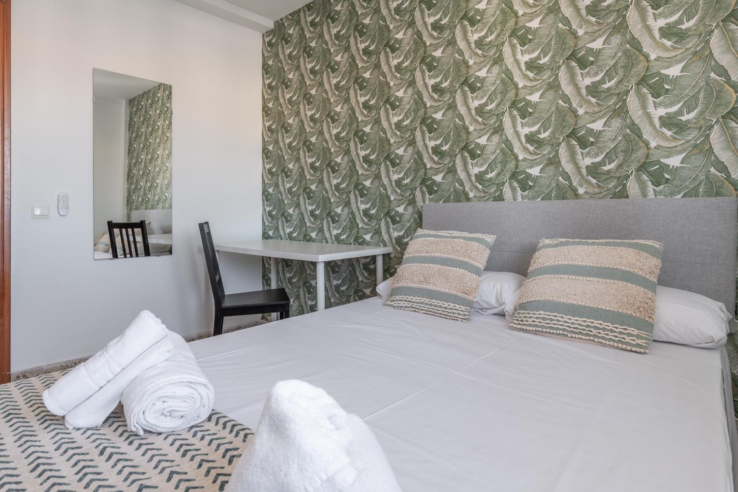 Tuguest Heroe Apartment Малага Екстер'єр фото